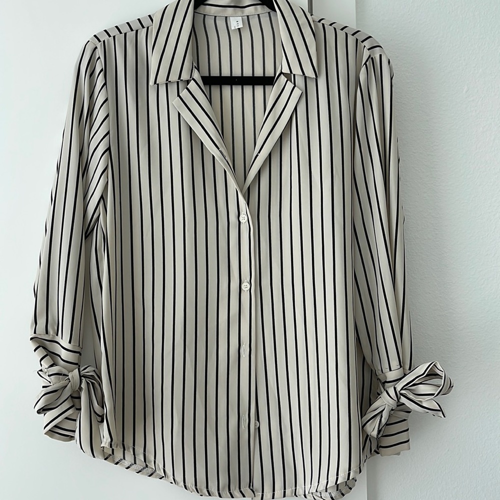 TAN AND BLACK STRIPED BLOUSE BUTTON DOWN SLEEVE TIE